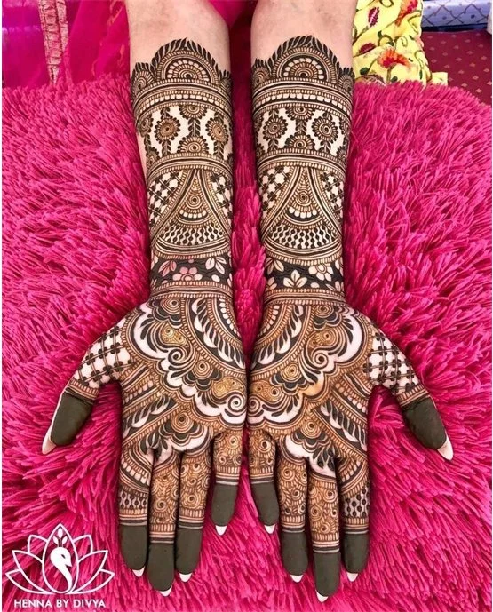 Panel And Curves Subtle Simple Full Hand Mehndi Design Look Panel And Curves Subtle Simple Full Hand Mehndi Design Look